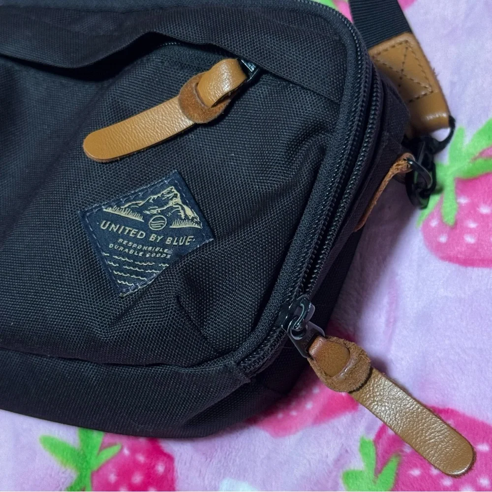 United By Blue Black Crossbody Bag Used Good Condition Zipper Storage - Picture 2 of 10